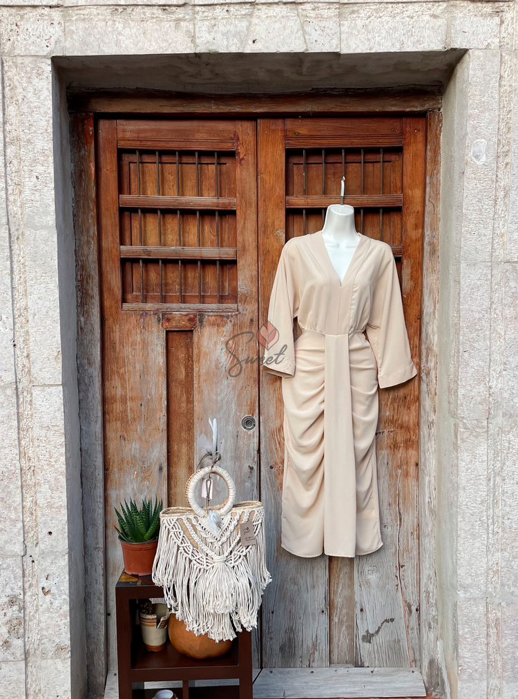 Vestido beige corrugado con spandex
