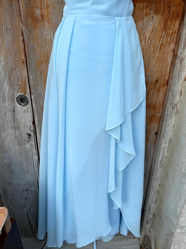 Vestido de gala azul cielo sin mangas