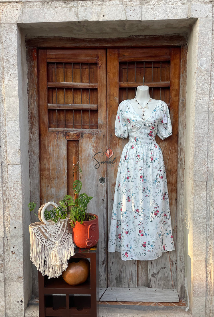 Vestido Floral de gasa en tonos rojos, verdes y azul
